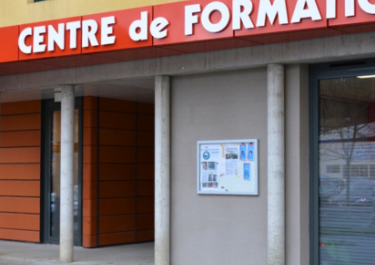 Vue de l'entrée de l'Institut de formations en Santé de Tarare