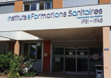 Entrée de l'Institut de formations en Santé de Villefranche-sur-Saône